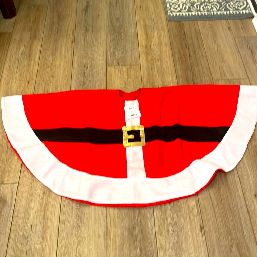 Christmas Tree Skirt, NWT, 48”
